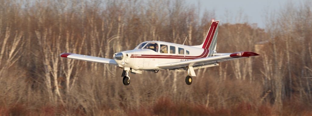 N40033 Piper PA-32R Lance